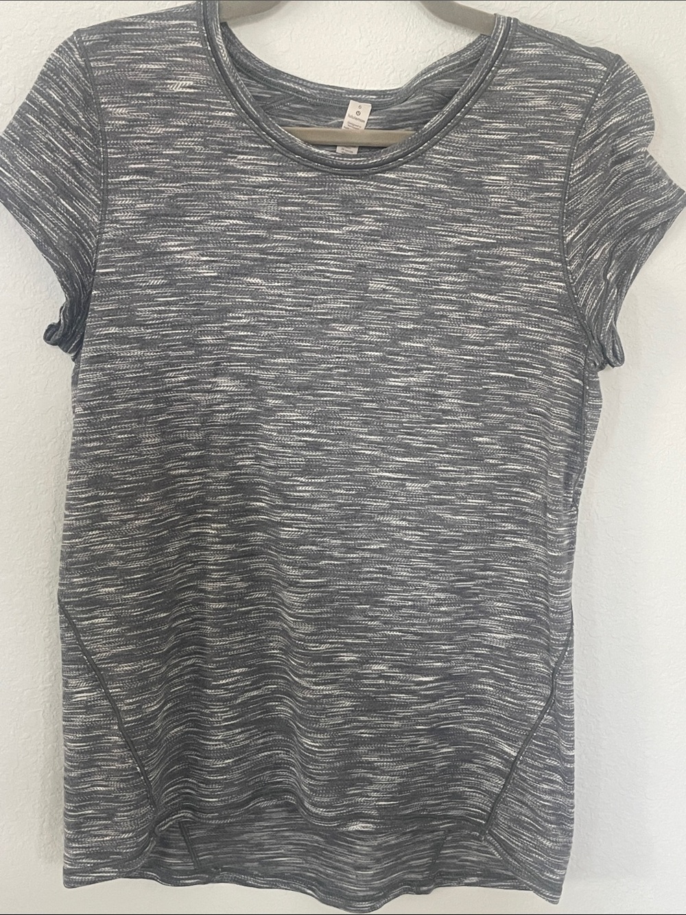 lululemon Size 6 Heathered Charcoal Short-Sleeve Athletic Top